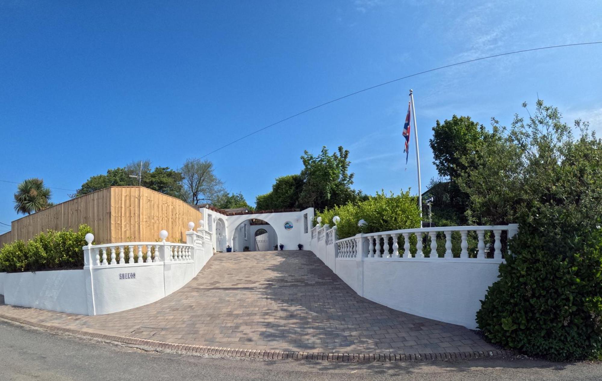 Family Bungalow With Private Pool Kilgetty Exterior photo